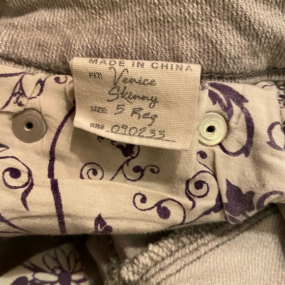 Gray/light wash skinny jeans size 5 - Picture 5 of 5